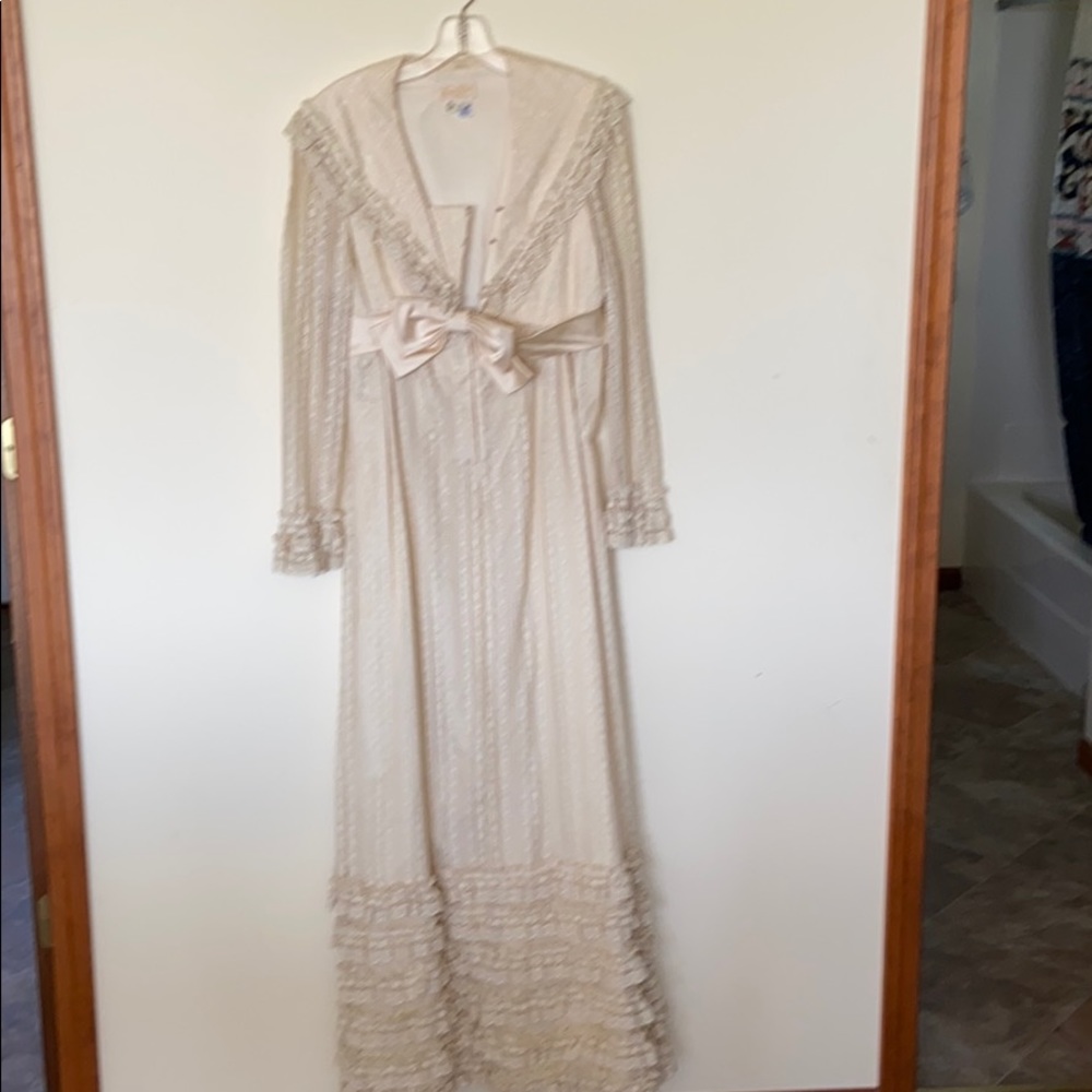 Lorrie deb Ivory floor length dress in 11/12